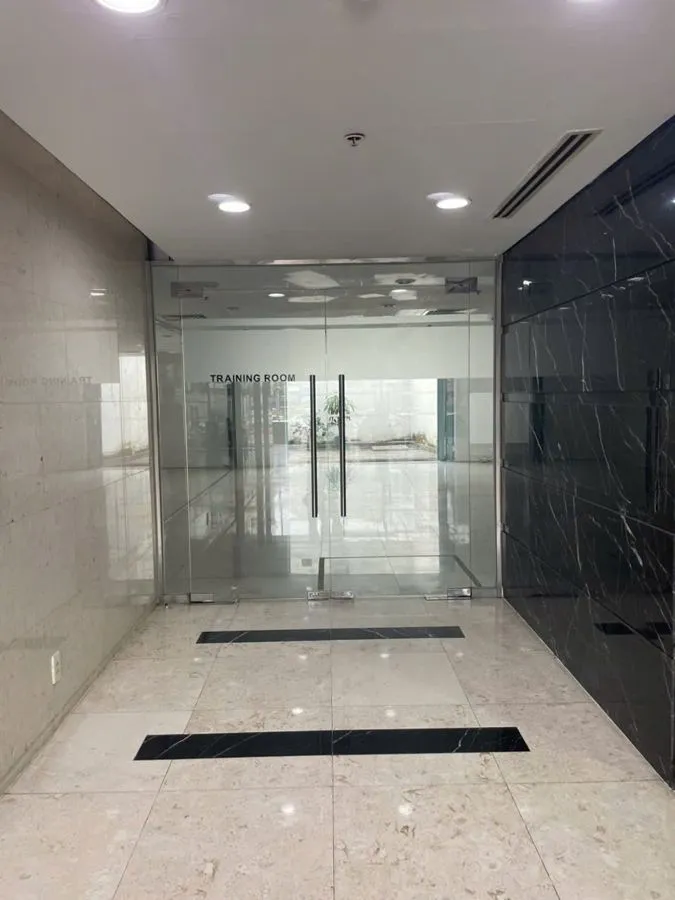 Nice Building ground-floor lobby with glass doors